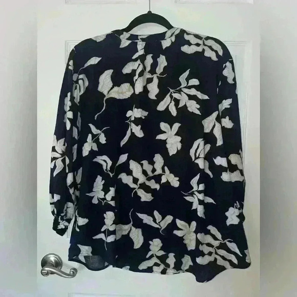 Sonoma Cotton Rayon, Navy & Cream floral patterned blouse, size Extra Large - Picture 5 of 6